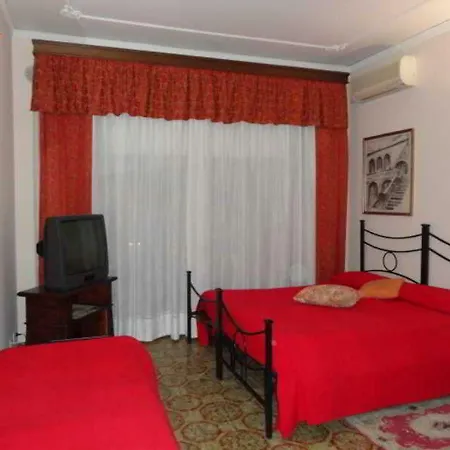 Tarchon Luxury Nocleg ze śniadaniem 3*